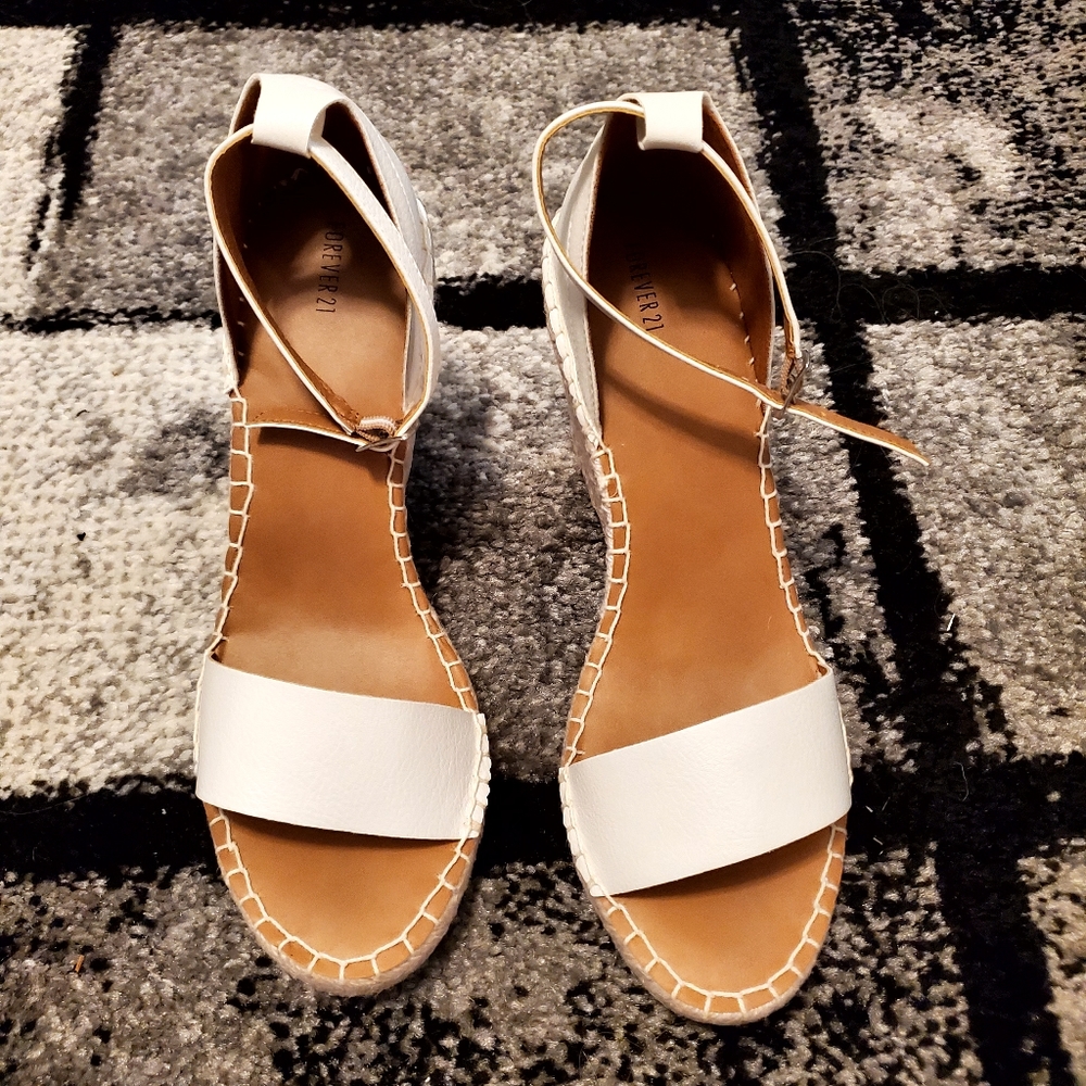 New White Espadrille Wedge Sandals Size 9